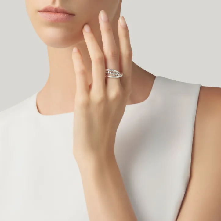 Anello Triplo Cuori indossato