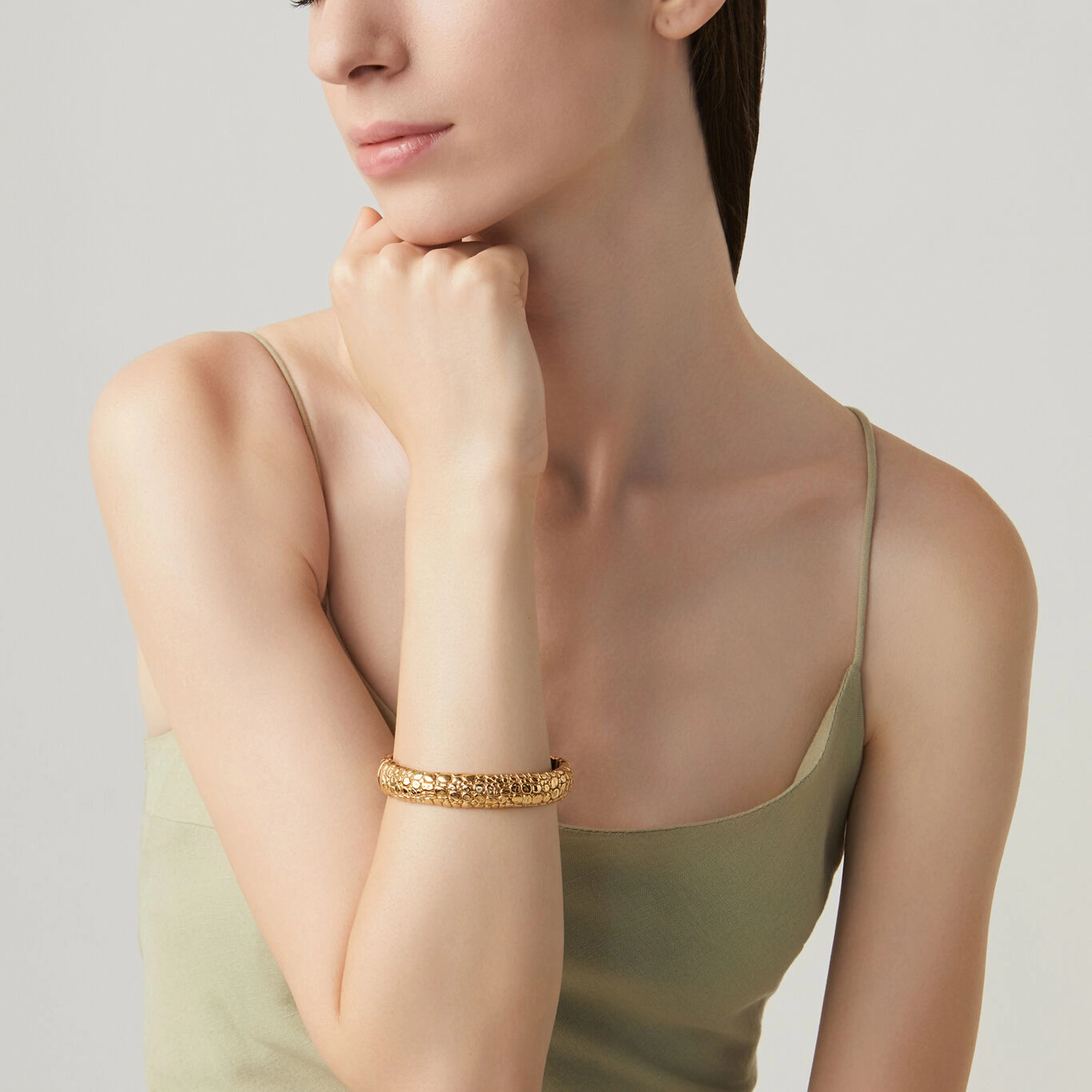 Bangle Croco Oro indossato