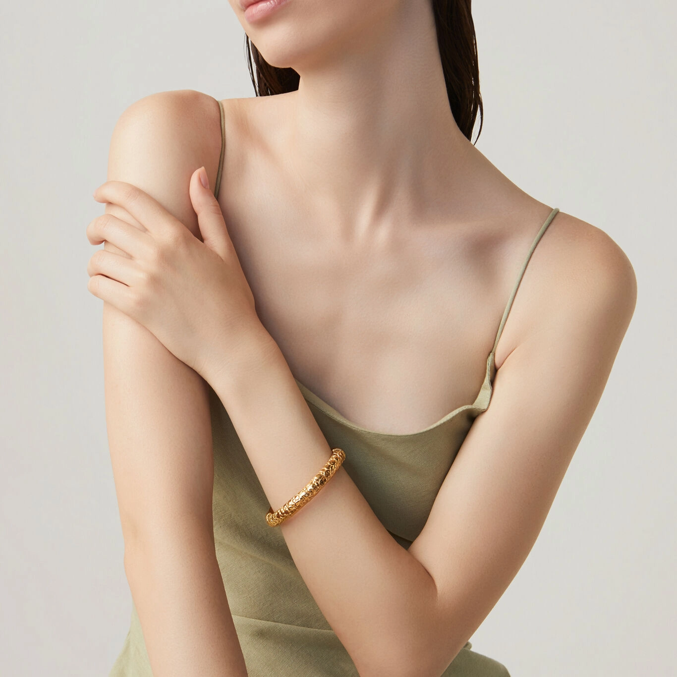 Bangle Croco Piccolo Oro indossato