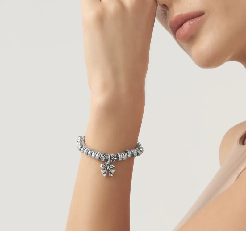 Charm Fiocco indossato