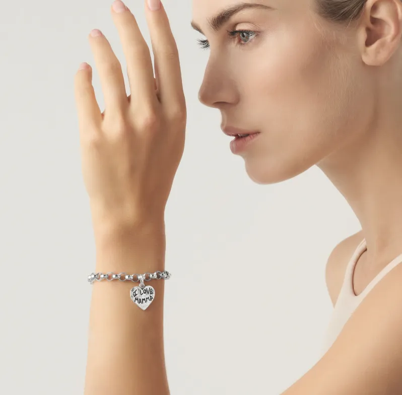 Charm Mamma indossato