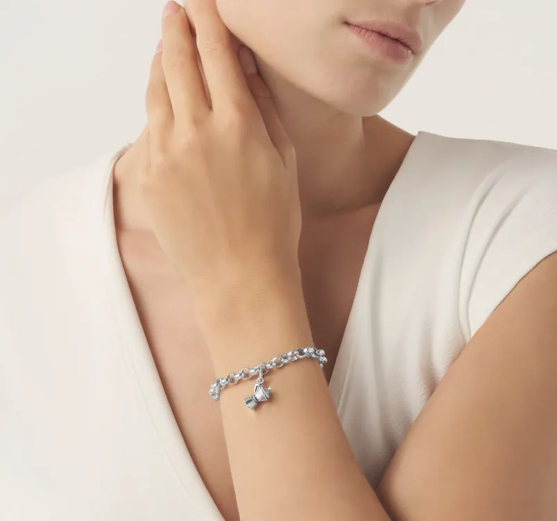 Charm Moka indossato