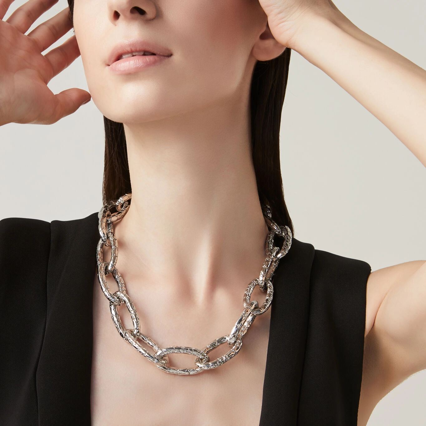 Collana Croco indossata