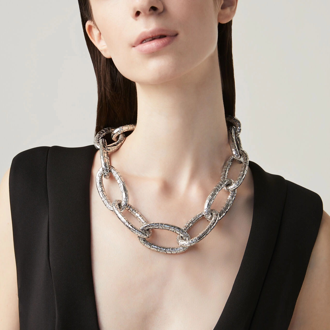 Collana Croco Grande indossata