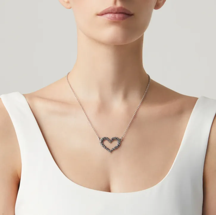 Collana Cuore indossata