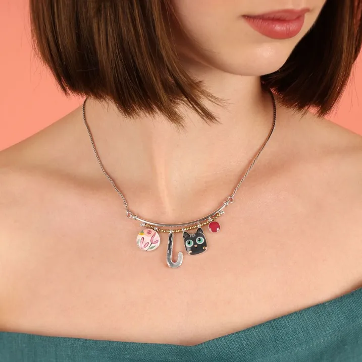 Collana Moustache indossata