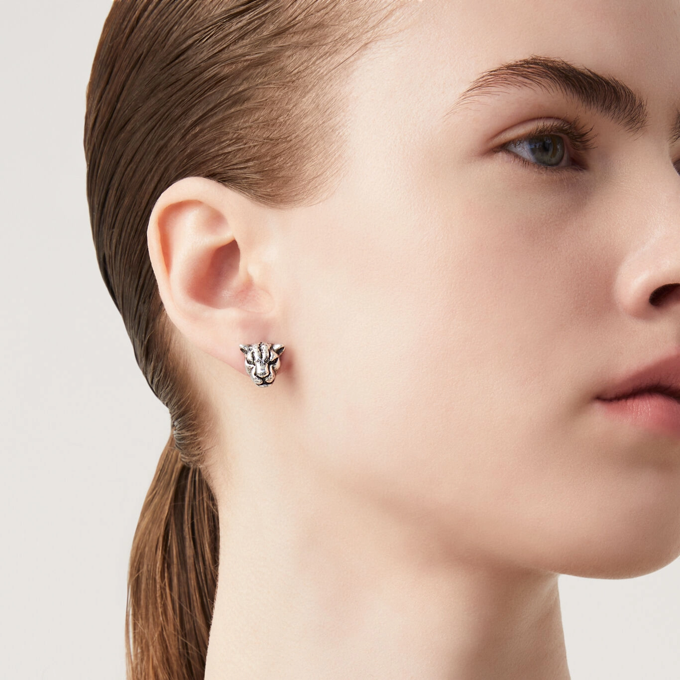 Foto indossata di Orecchinitestedileopardo