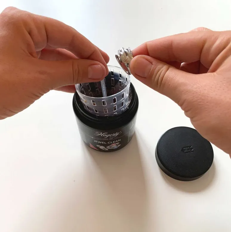 Utilizzo di Jewel Clean su gioielli con pietre preziose