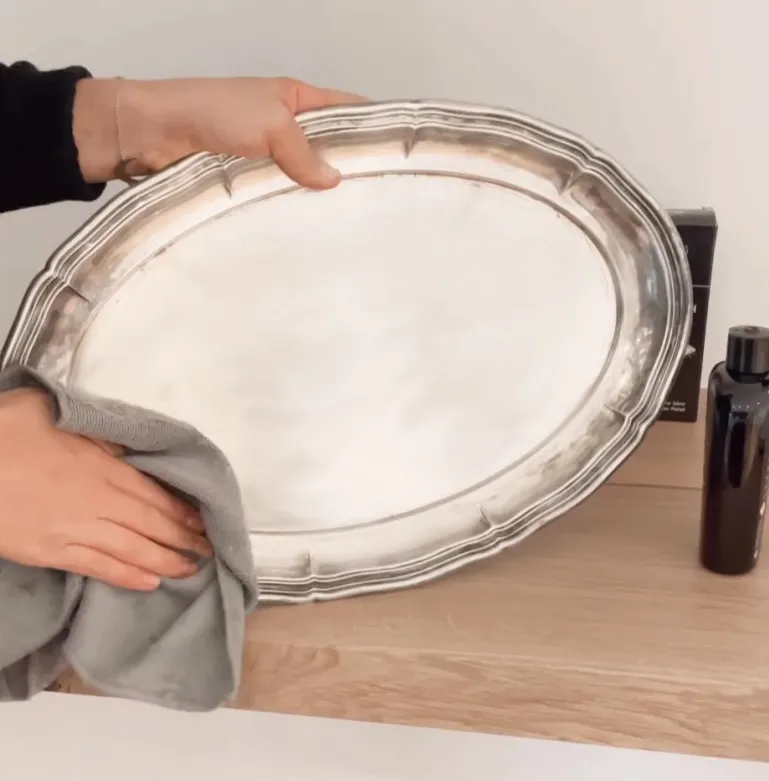 Utilizzo di Silver Polish su oggetti in argento